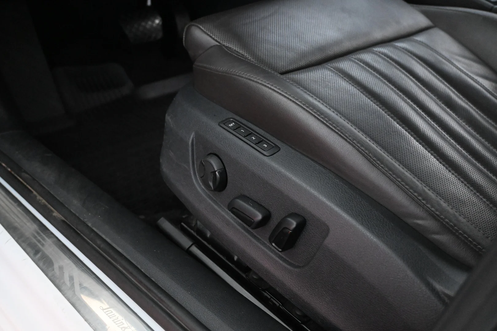Car Image - 3cg8e9y12WzkCdigtxznQv
