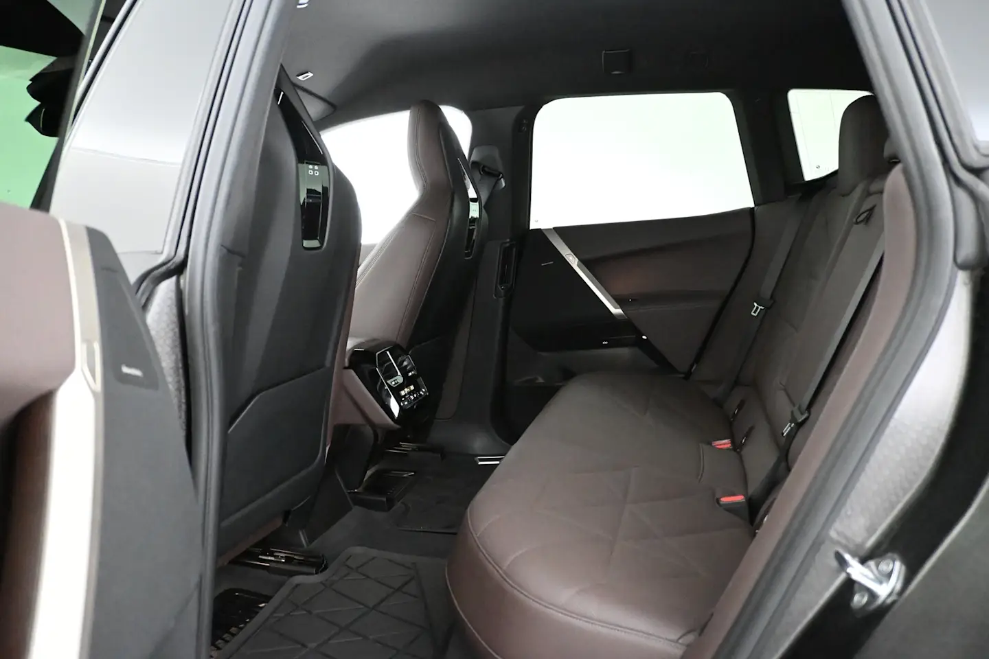 Car Image - 691eIaxDq35byf84DXfH5F