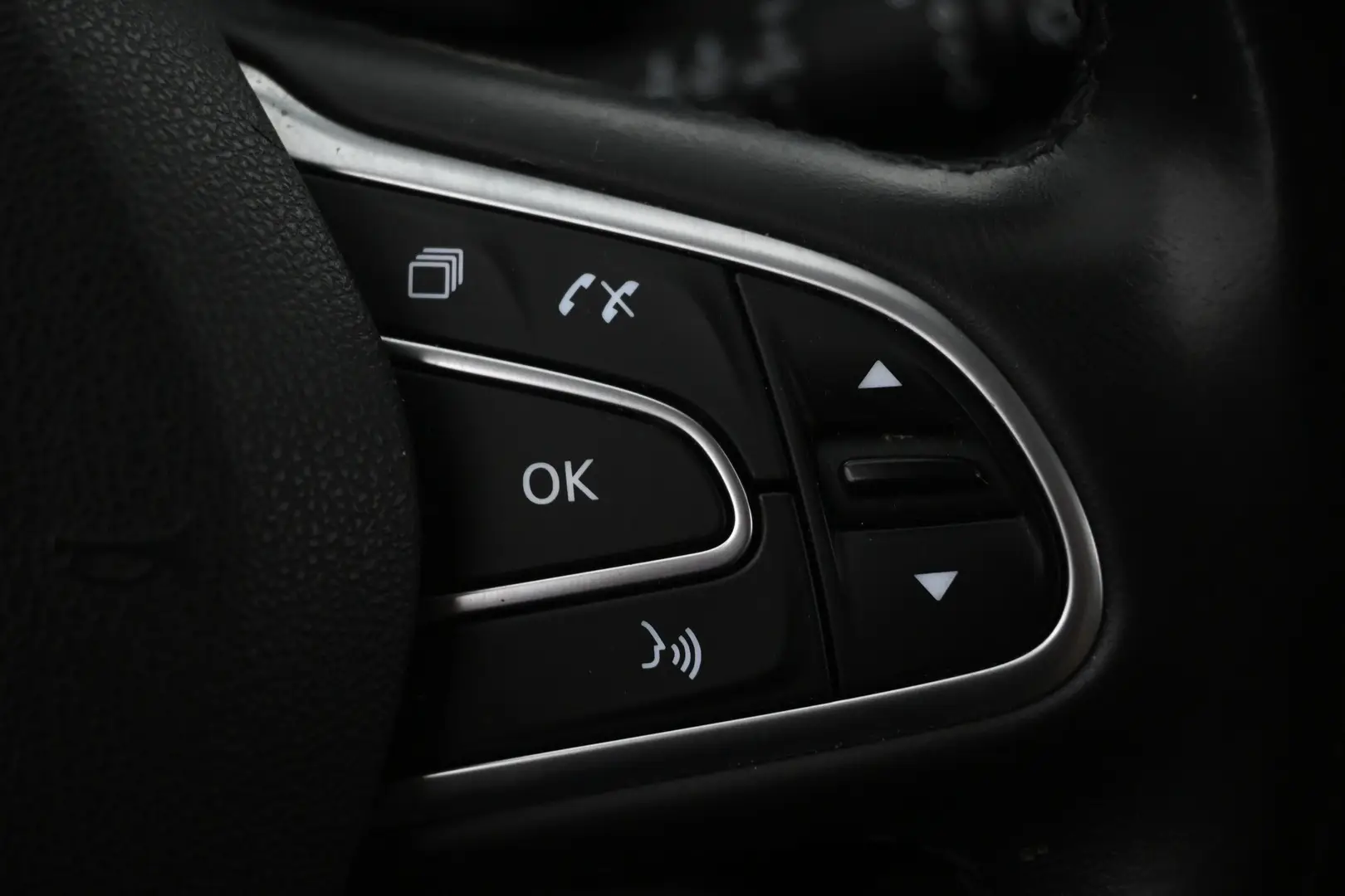 Car Image - 46jN0kBdXzrwwAGIuE90i0