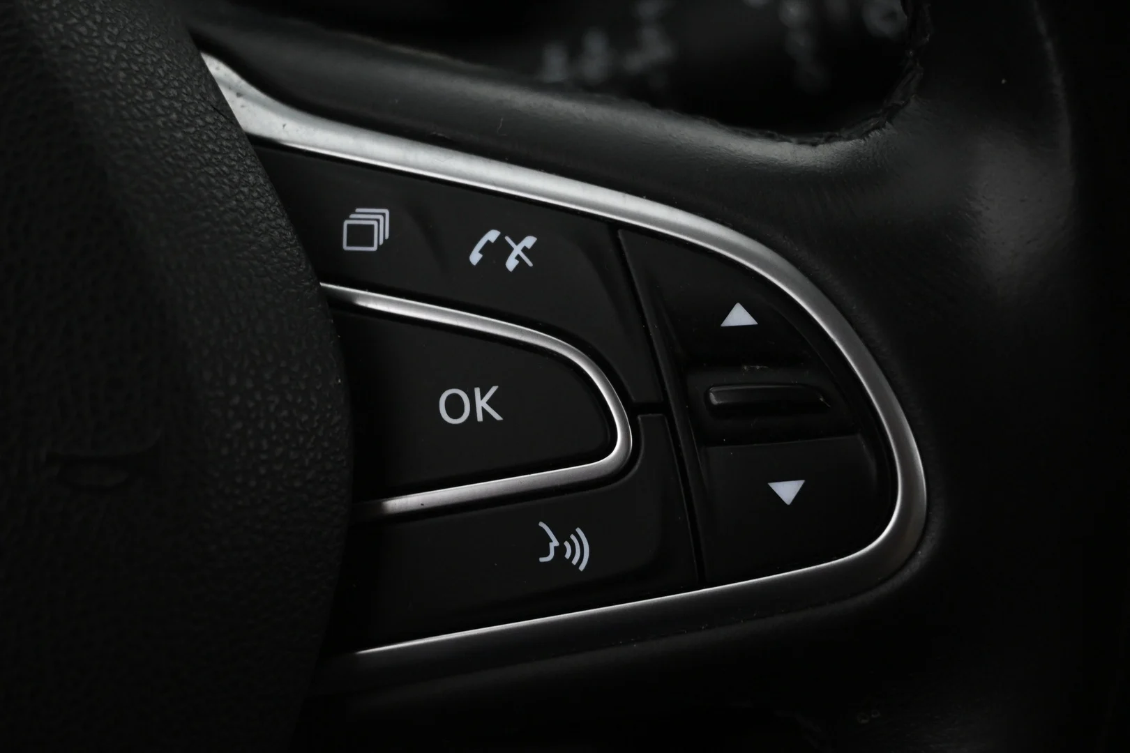 Car Image - 46jN0kBdXzrwwAGIuE90i0