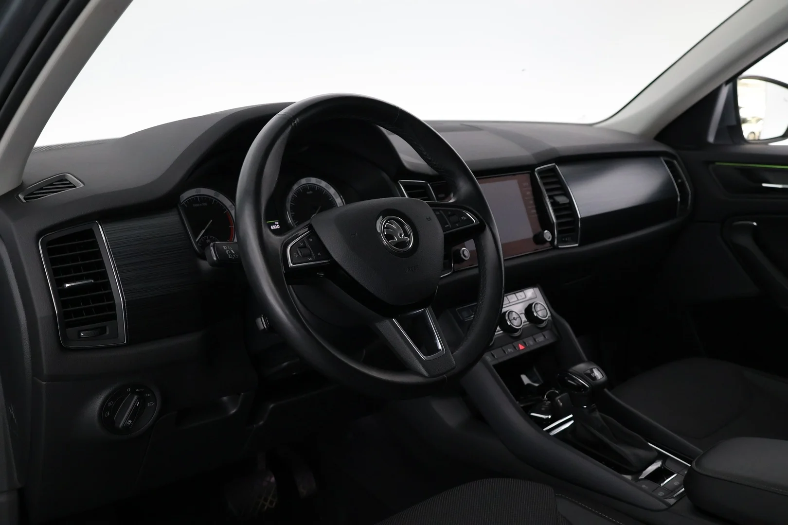 Car Image - 6RZdYRiFbbuujyuKIgj25Y
