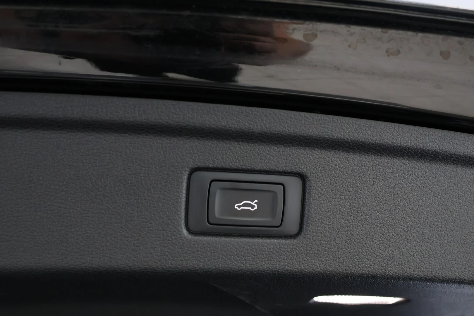 Car Image - 2zRhf1gnBGsXAWXyhfVOso