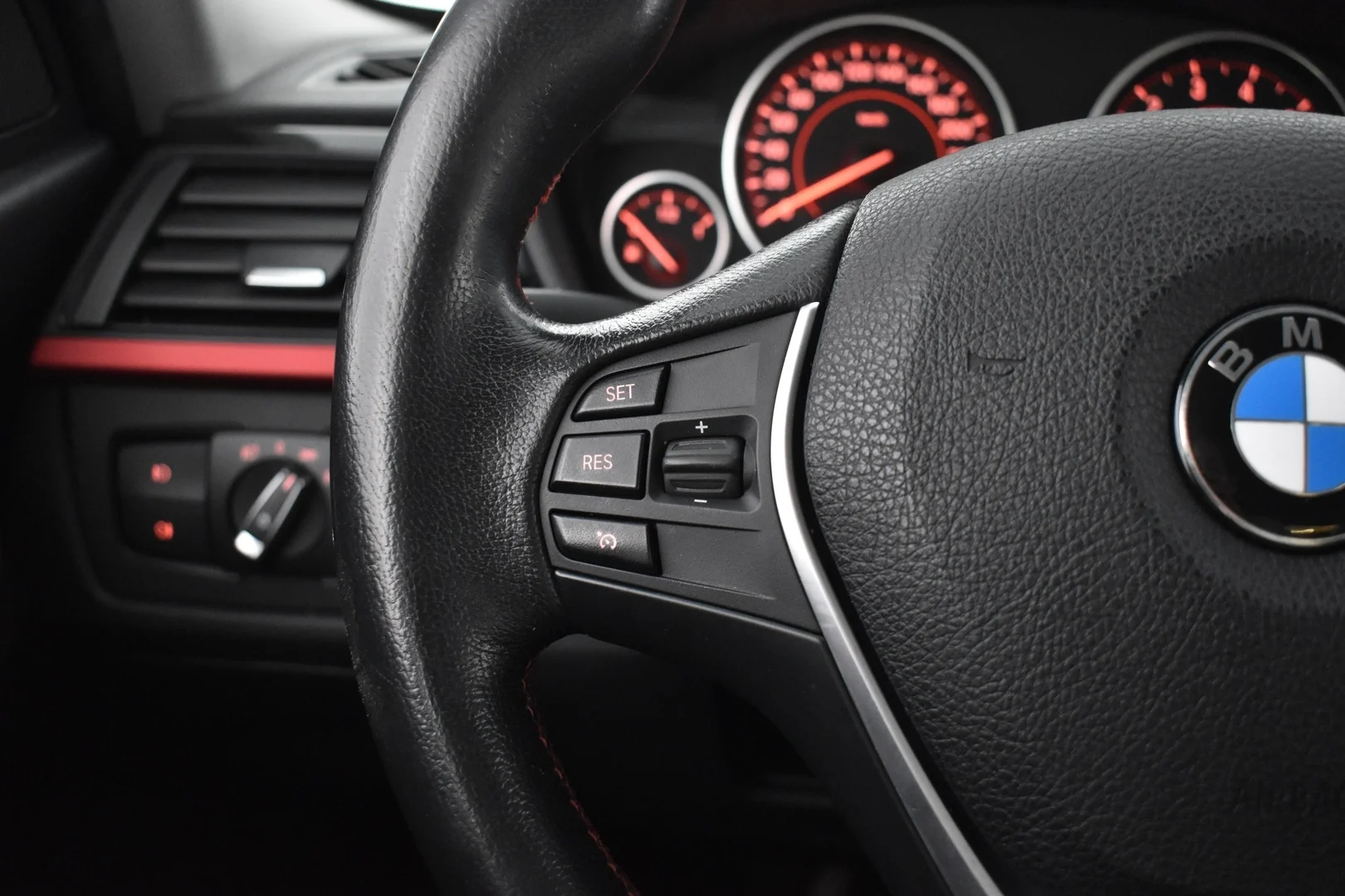 Car Image - 18Pw77XRT5QOLdeS0y6s7X