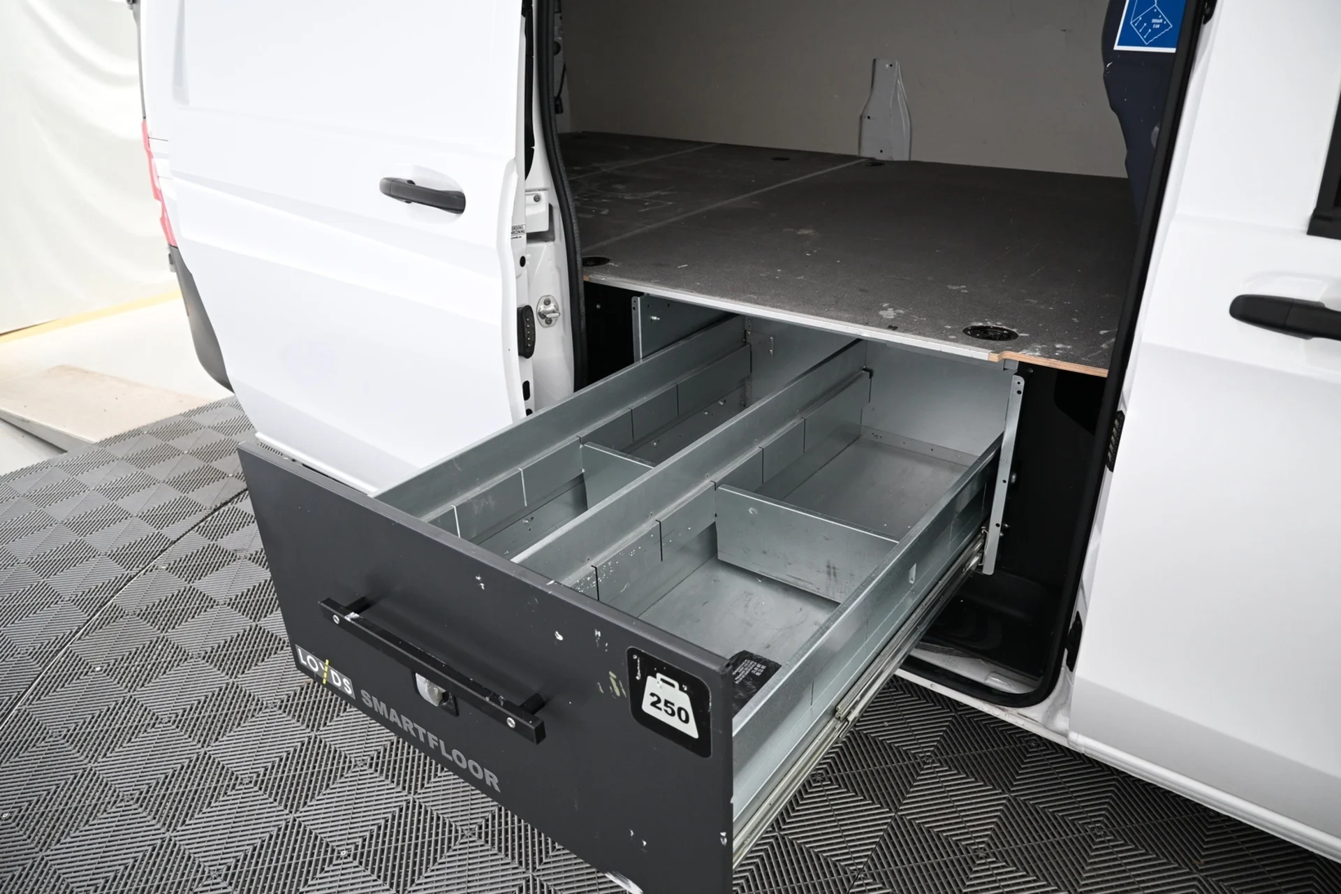 Car Image - 2XNOn2KBri4UKZchyCXeqI