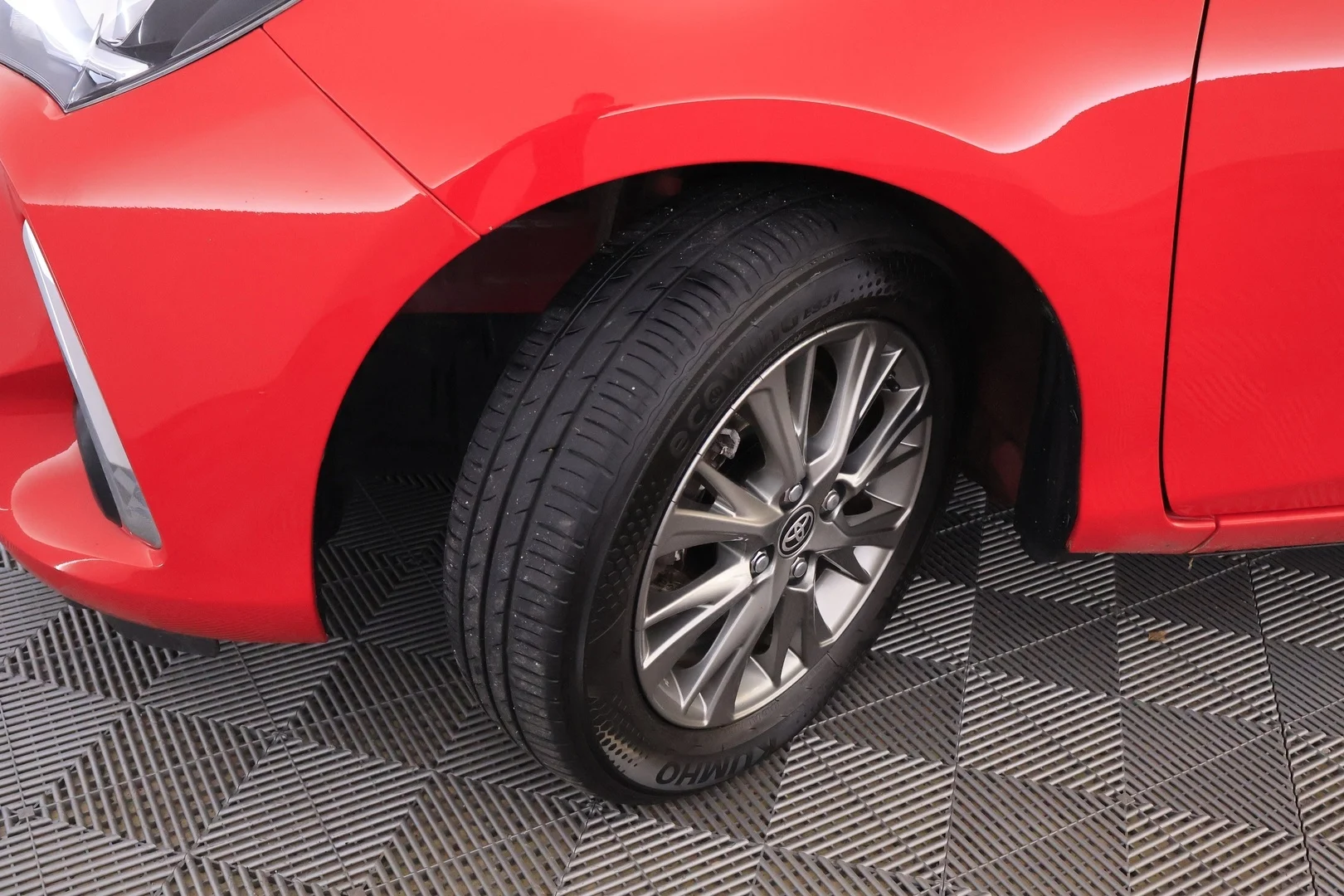 Car Image - 2F8nETpr8bbDjVylSBtZDK