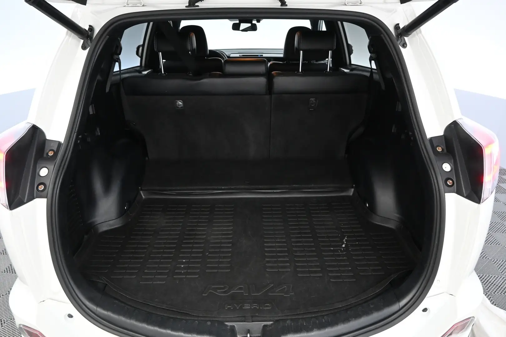 Car Image - 2bfyPTtq6bUVMc0JqL3uWa