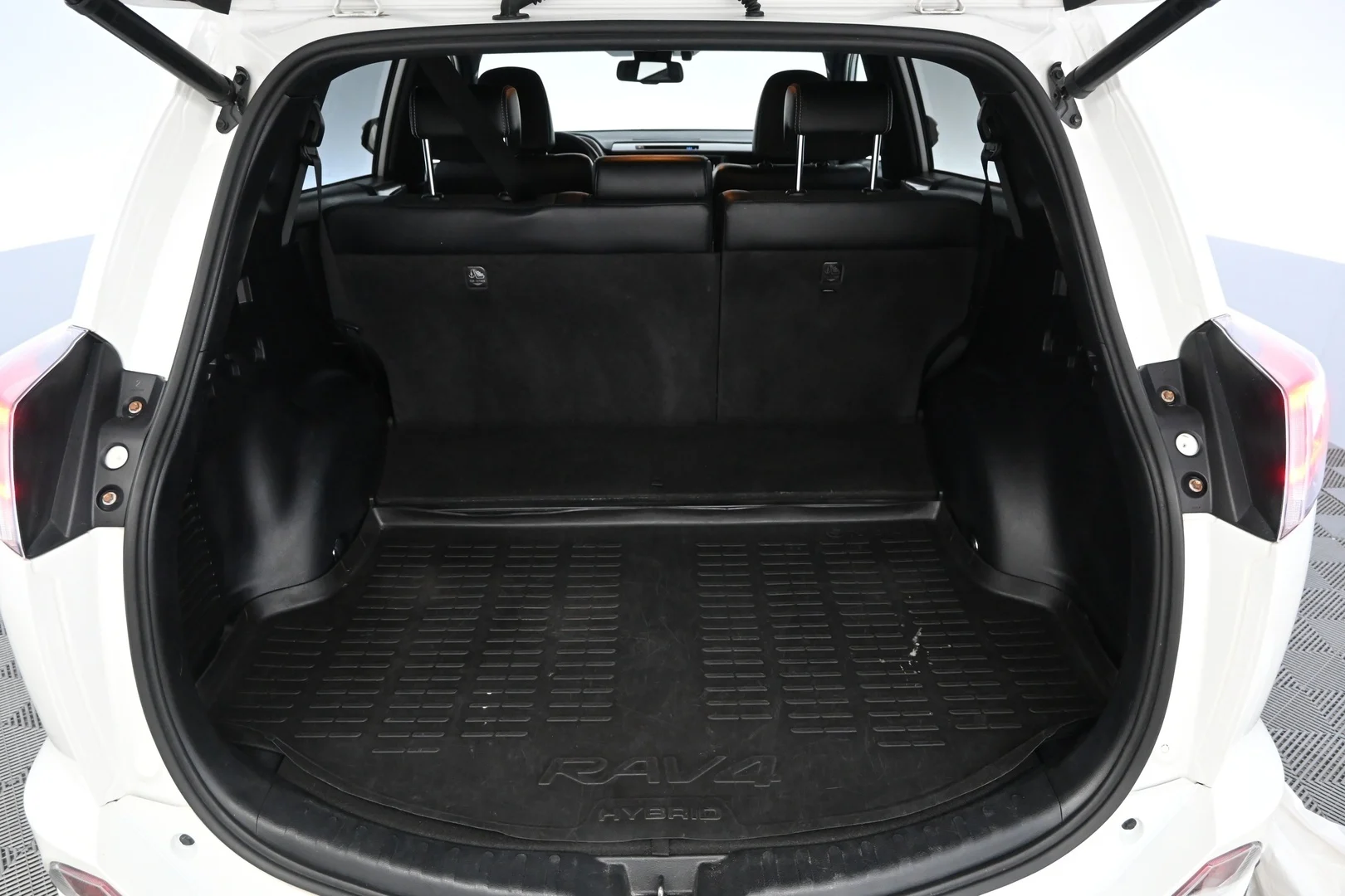 Car Image - 2bfyPTtq6bUVMc0JqL3uWa