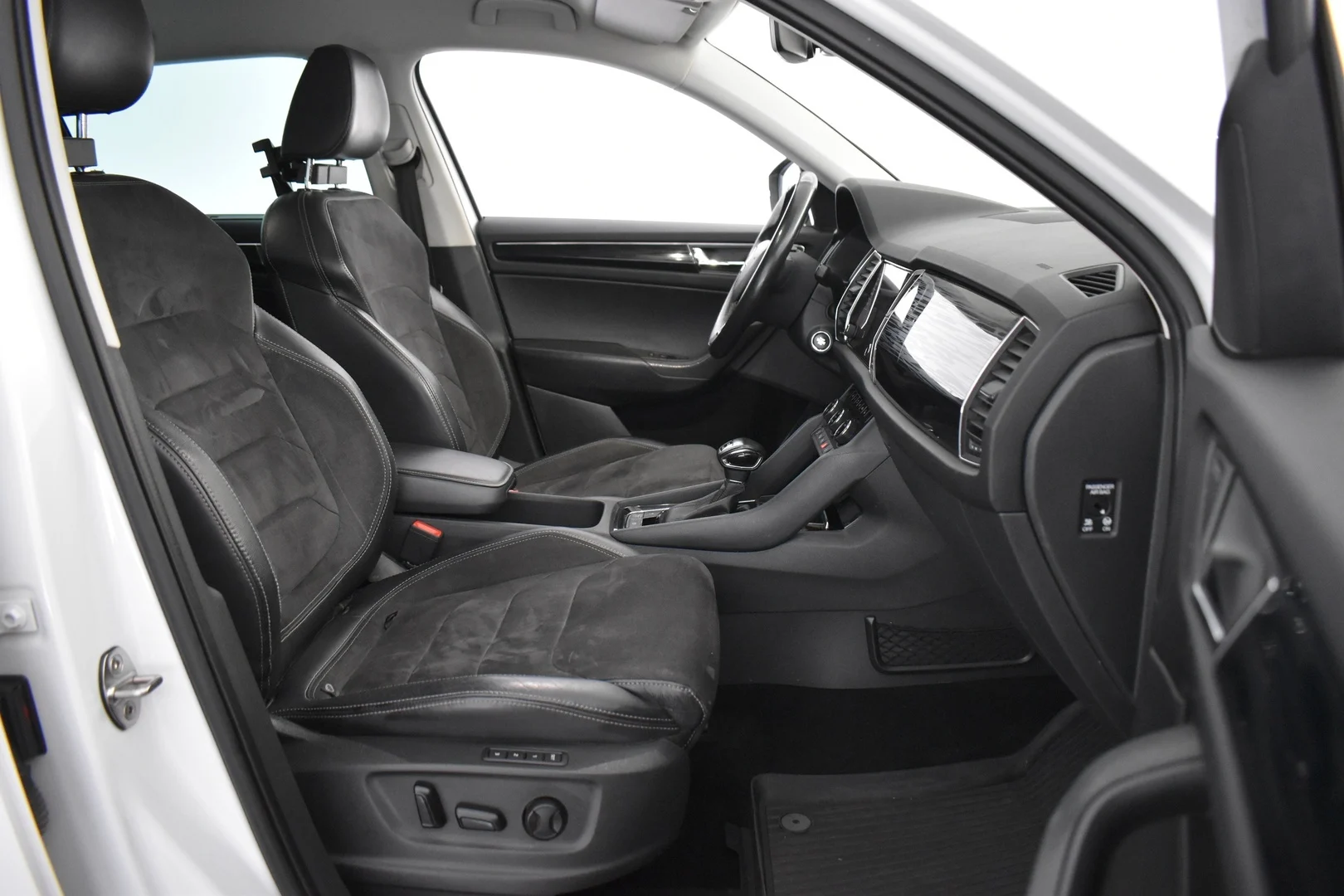Car Image - 5hLoFwjJbZWoS6aWXnRJw1