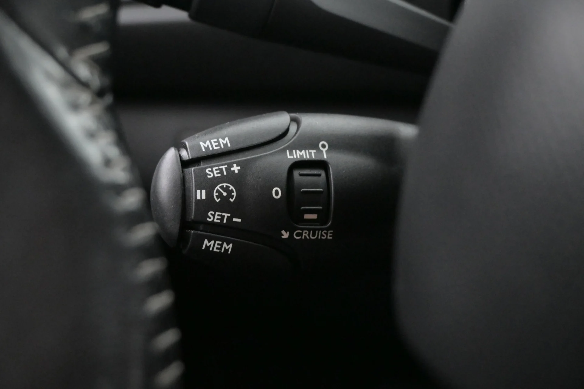 Car Image - 4d9SesOW4rapRIxeMWQkcX