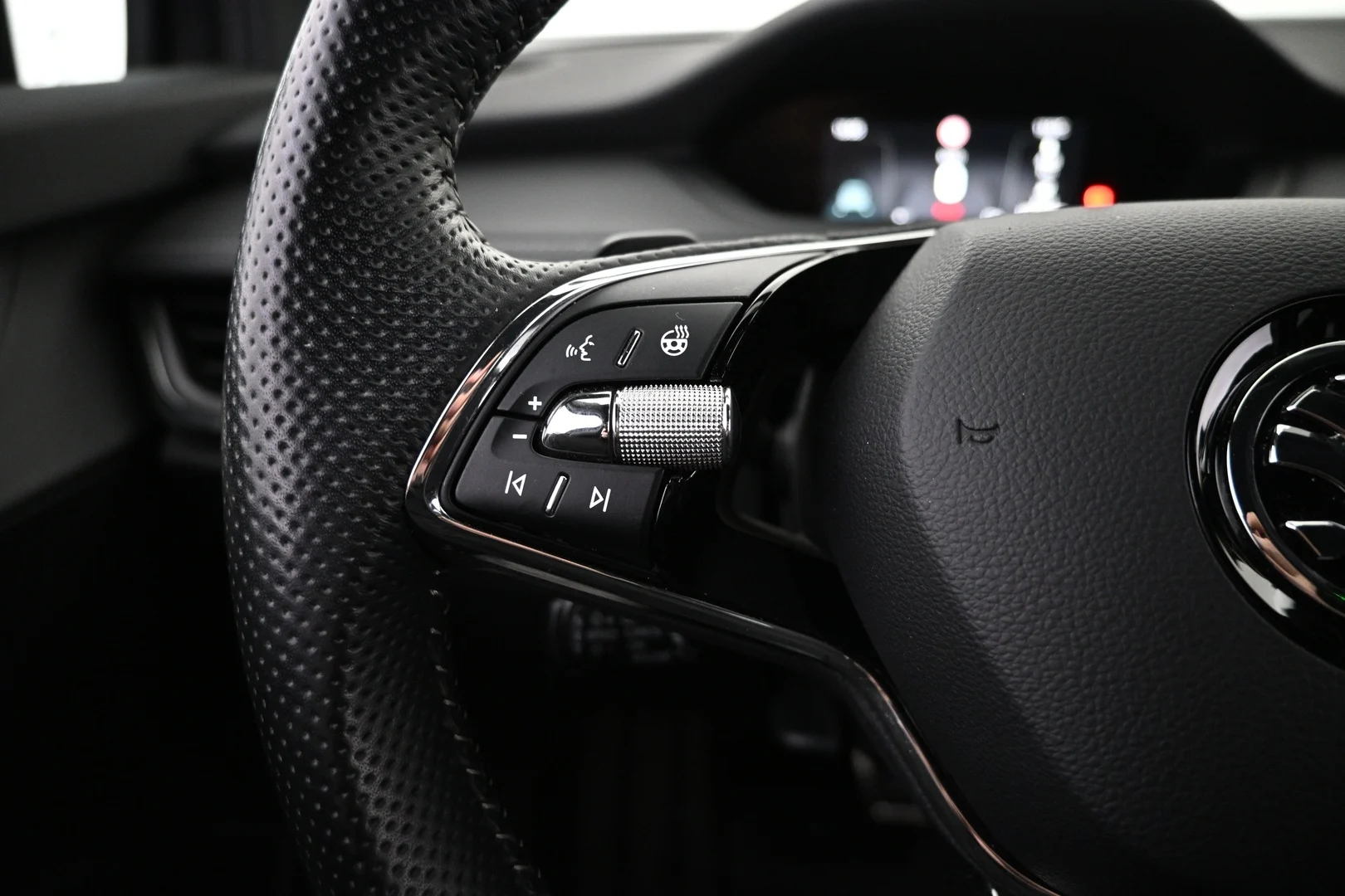 Car Image - 1c9IcmAHcKC5swZZienCns