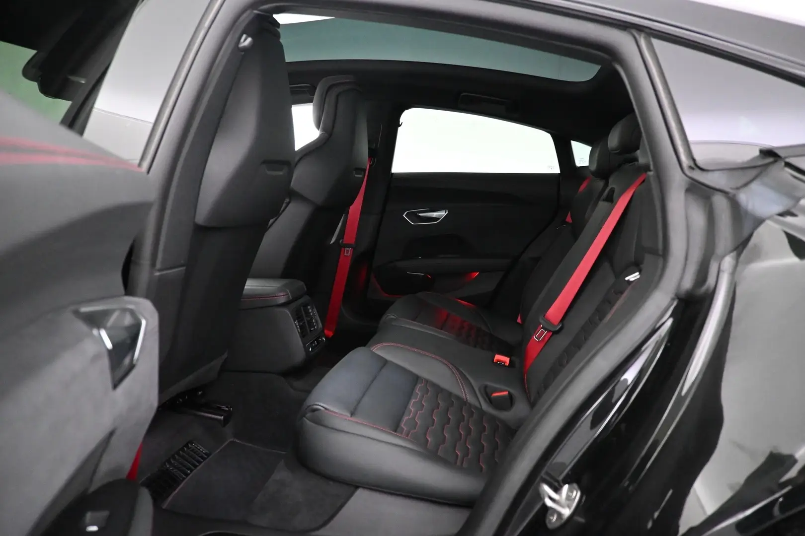 Car Image - 3lFU9XgN3VsanjiuCGeTjp