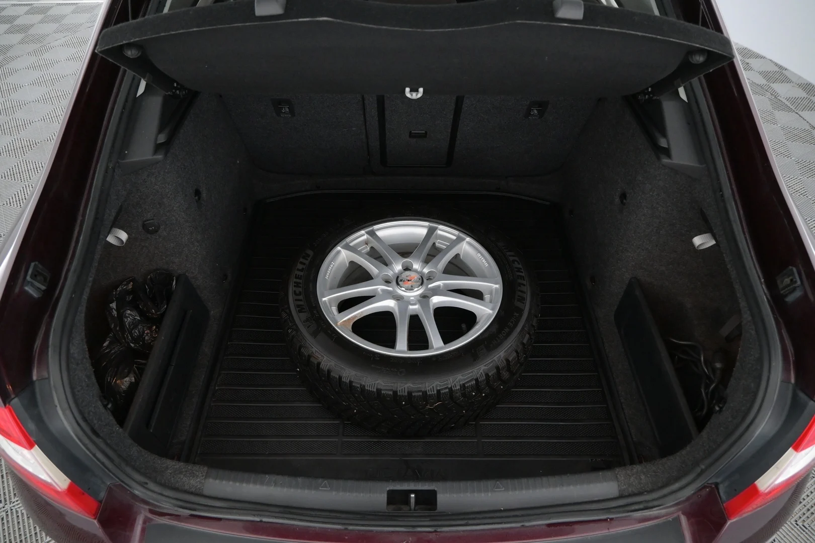 Car Image - 3pB152dZ9HEXegbXaX8Q10