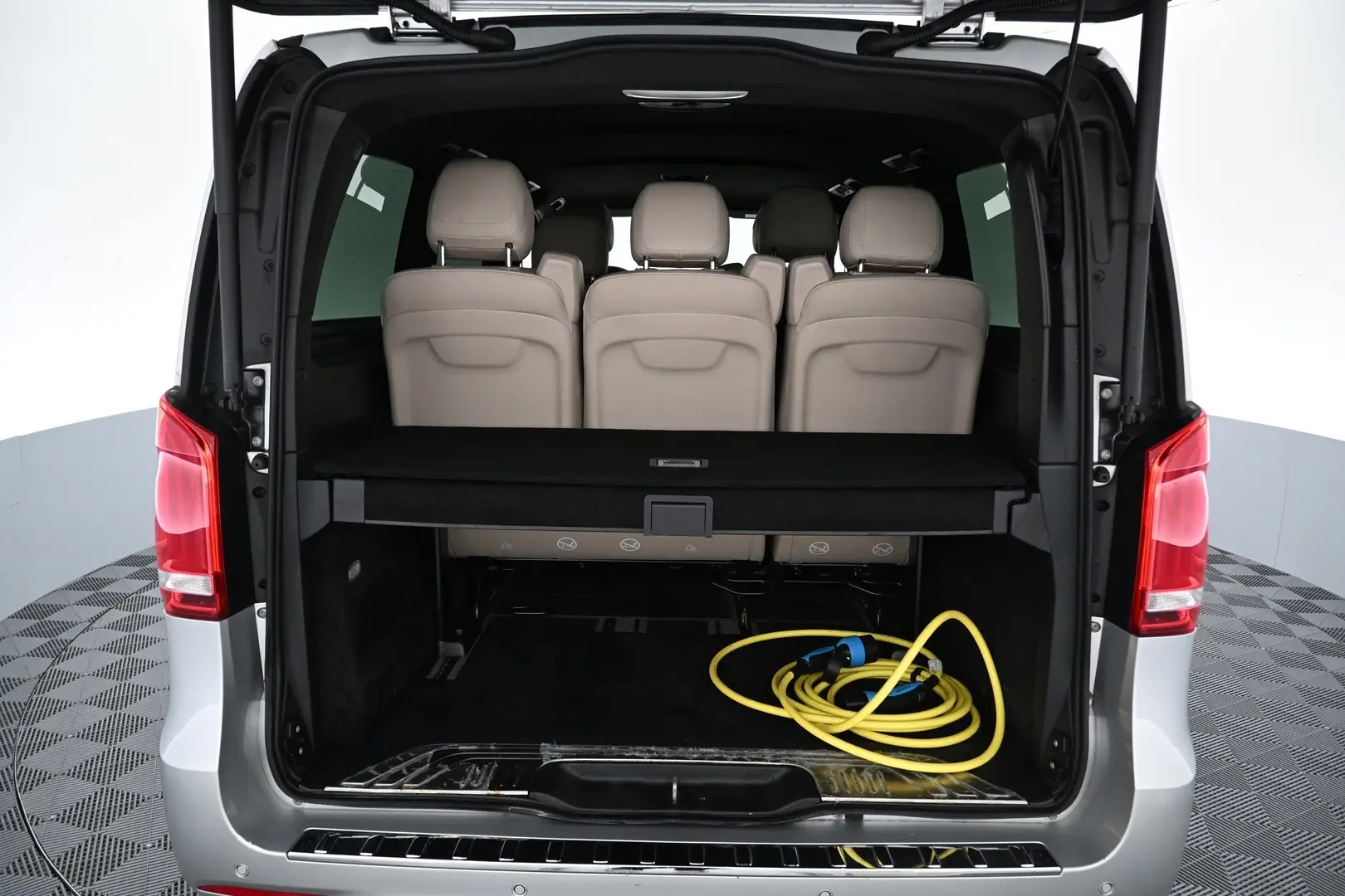 Car Image - 23fm6KtyYLUp9GmmLG37lx