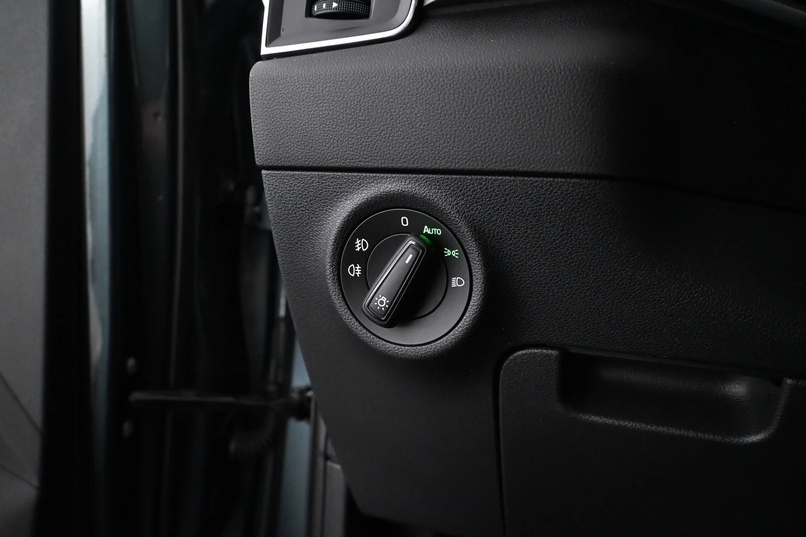 Car Image - 27ApwB9vBT6s1x1Sry2OyV