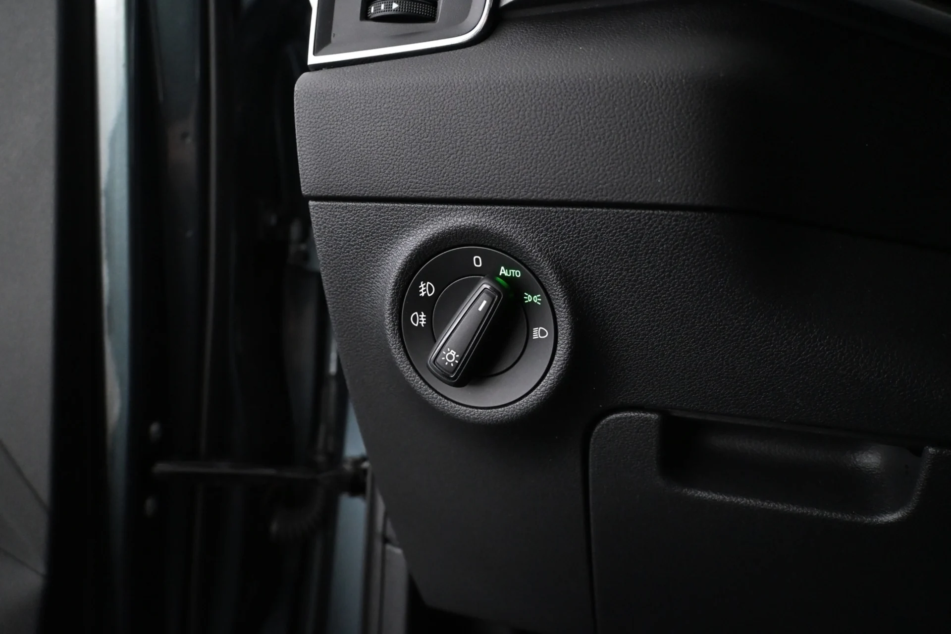 Car Image - 27ApwB9vBT6s1x1Sry2OyV