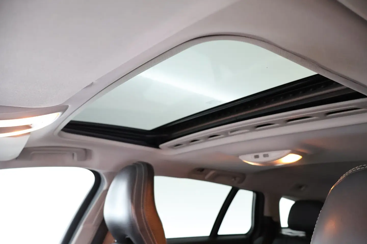 Car Image - 75djZFcxJMzBWvWSkKeMEL
