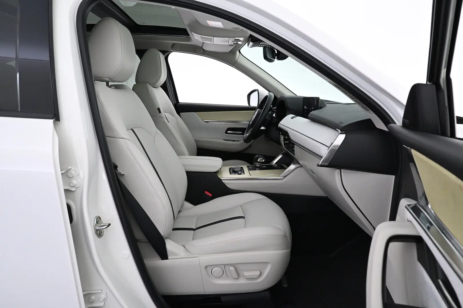 Car Image - undhtycCcdVDyB3YbJDr5