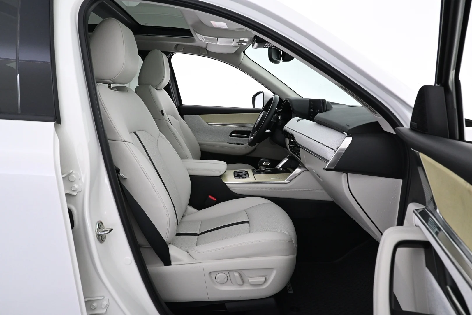 Car Image - undhtycCcdVDyB3YbJDr5