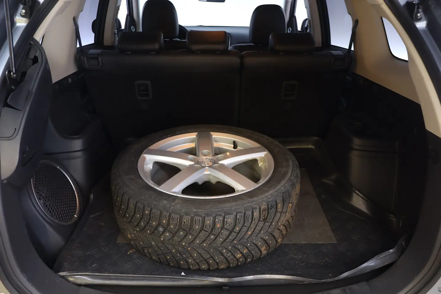 Car Image - 3VEF4OZ1x4s1LlEm6kTfkE