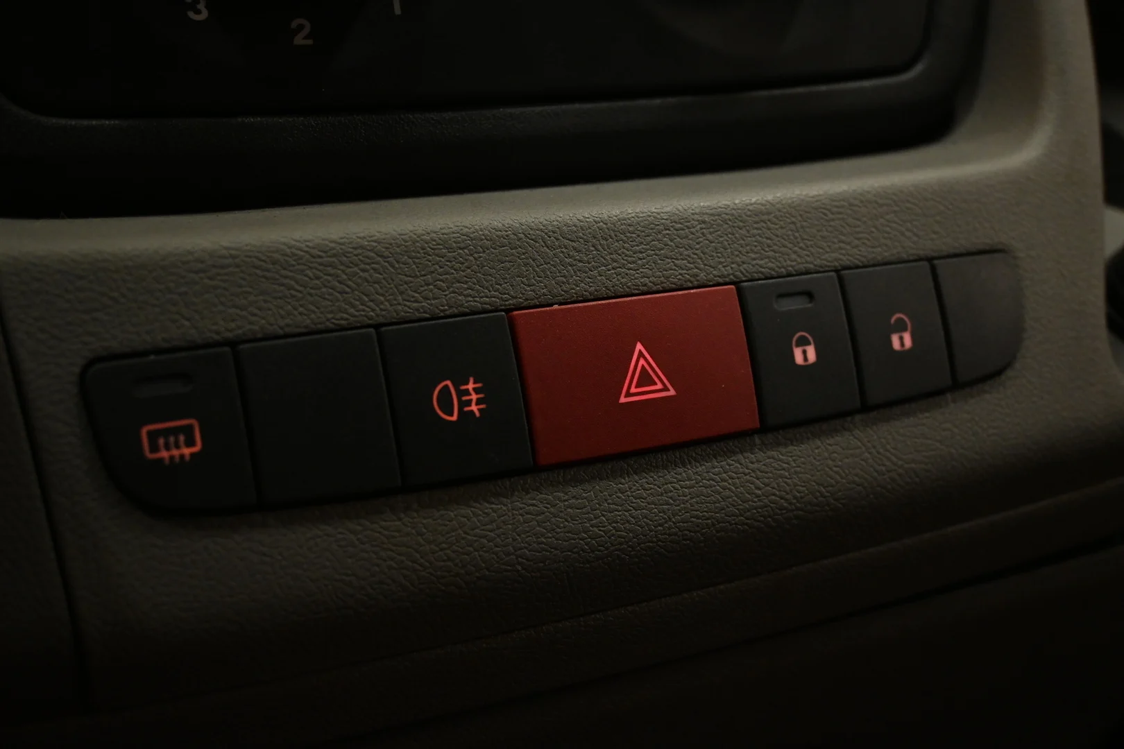 Car Image - 3jtVb5eZYkv5vL0UwNETNM