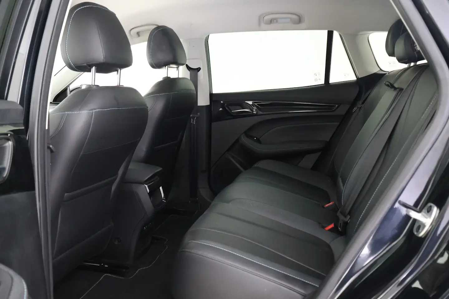 Car Image - 20c20iqXXOuIPNj3Hm6y1Q