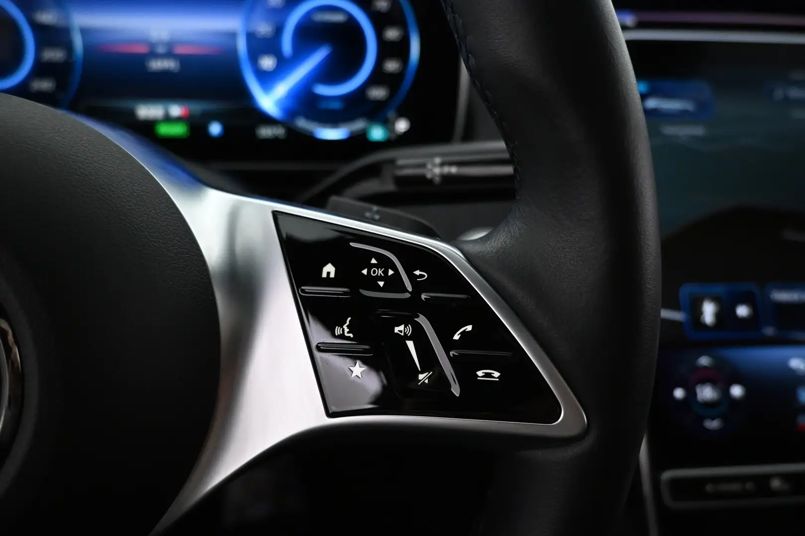Car Image - 4qCFsJLHEQYdMk4gBM8ISd