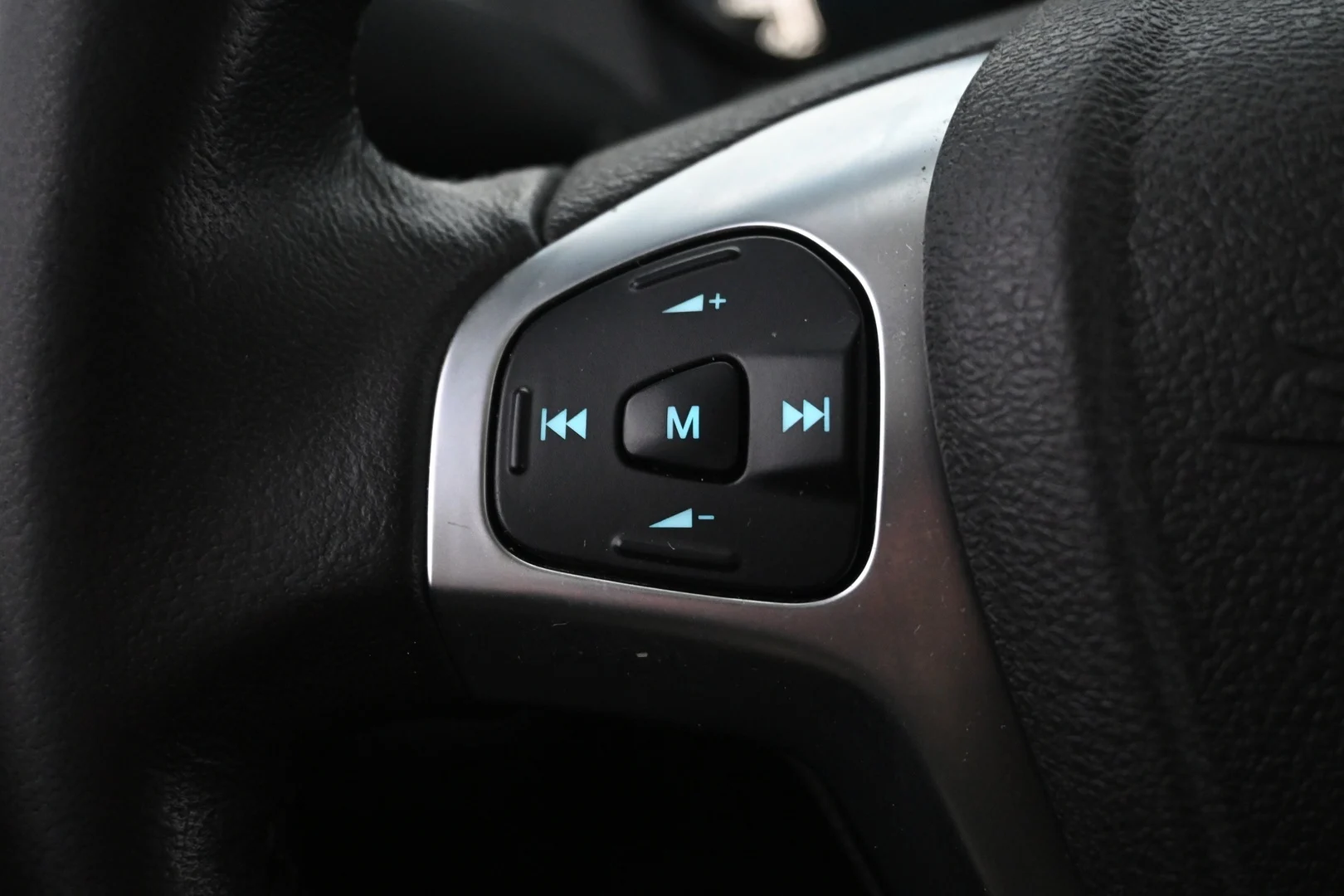 Car Image - 2ERbKniNz9Z9PMEGbarMbt