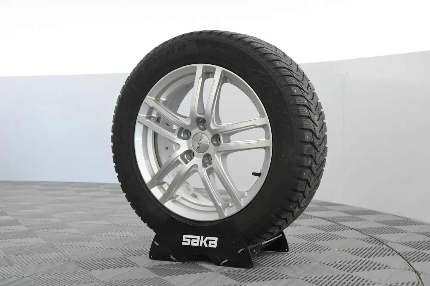 Car Image - 1hlE8u5iaUqLFLqhbYaqfu