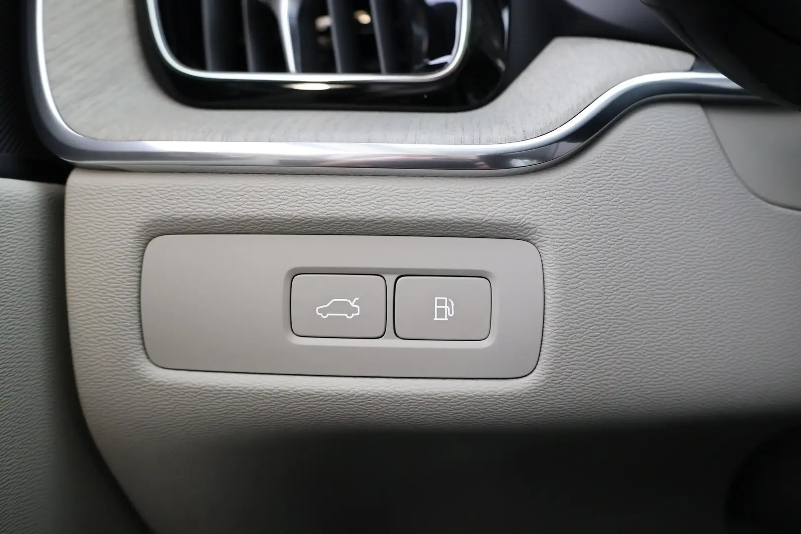Car Image - 3SVZ6OBlRoKz1sH6ABTnJS