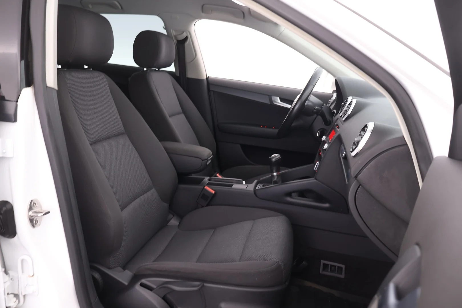 Car Image - NEL7RbseZkIkqJ1uTL9GF