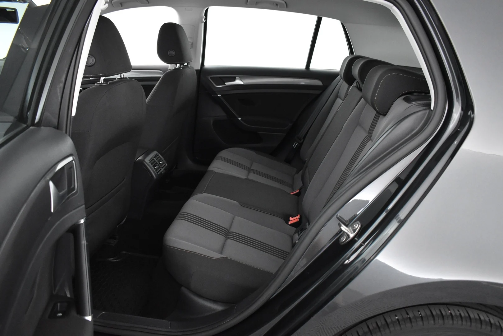 Car Image - 5ArElhHCPkGpwH7IYkqz7G