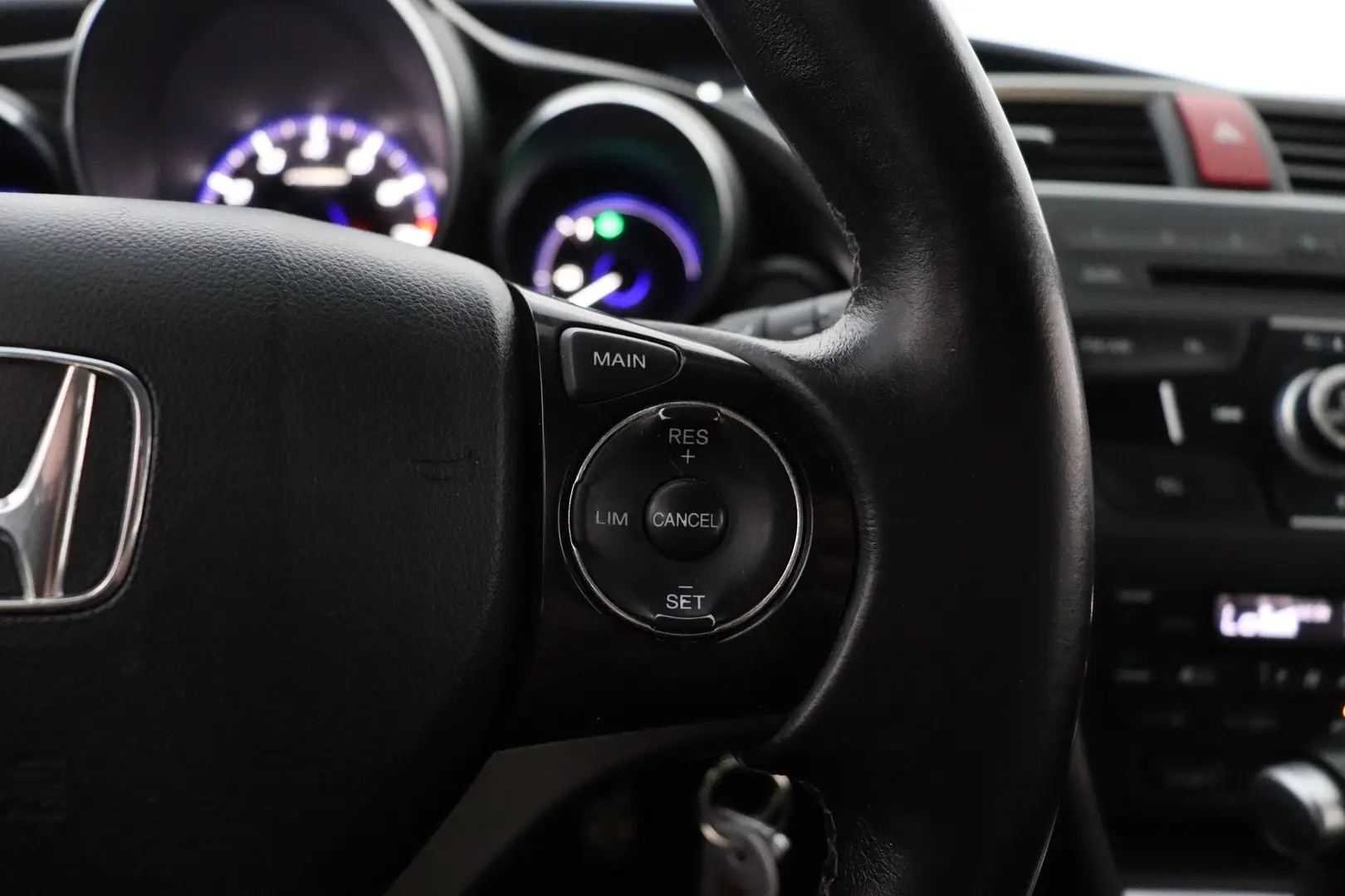 Car Image - 6Q7inZkICJj4pEdM0WeNG