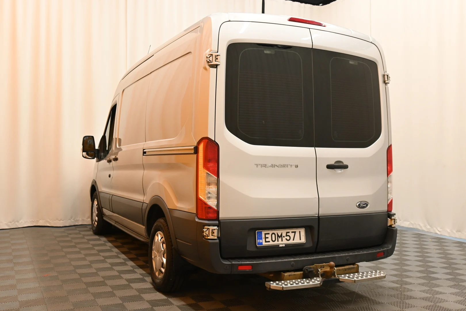 Car Image - 2QSTHlYFLBeonwFFV2Heqm