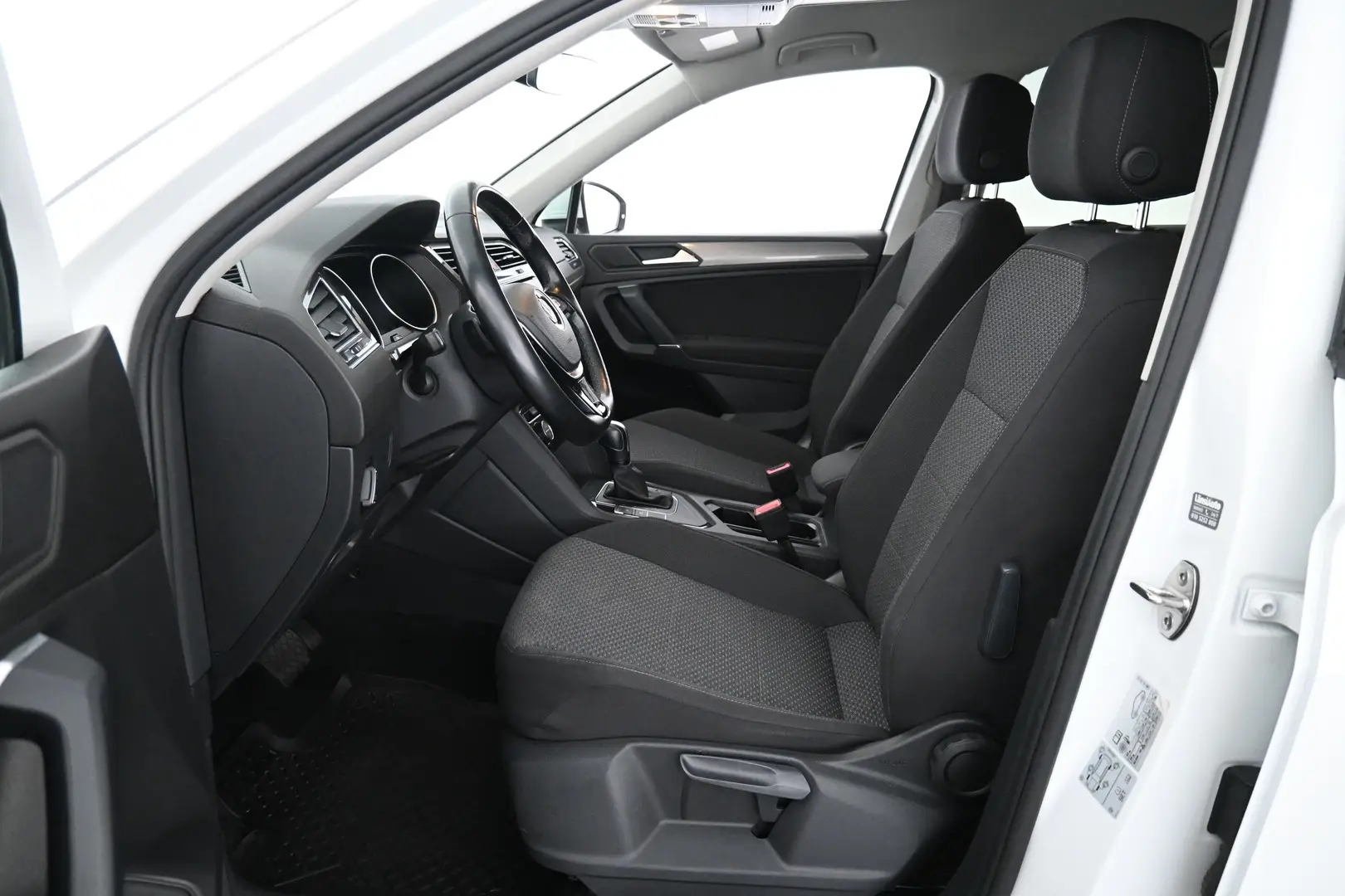 Car Image - 2Lo66UZKFpDlumonoHXi0G