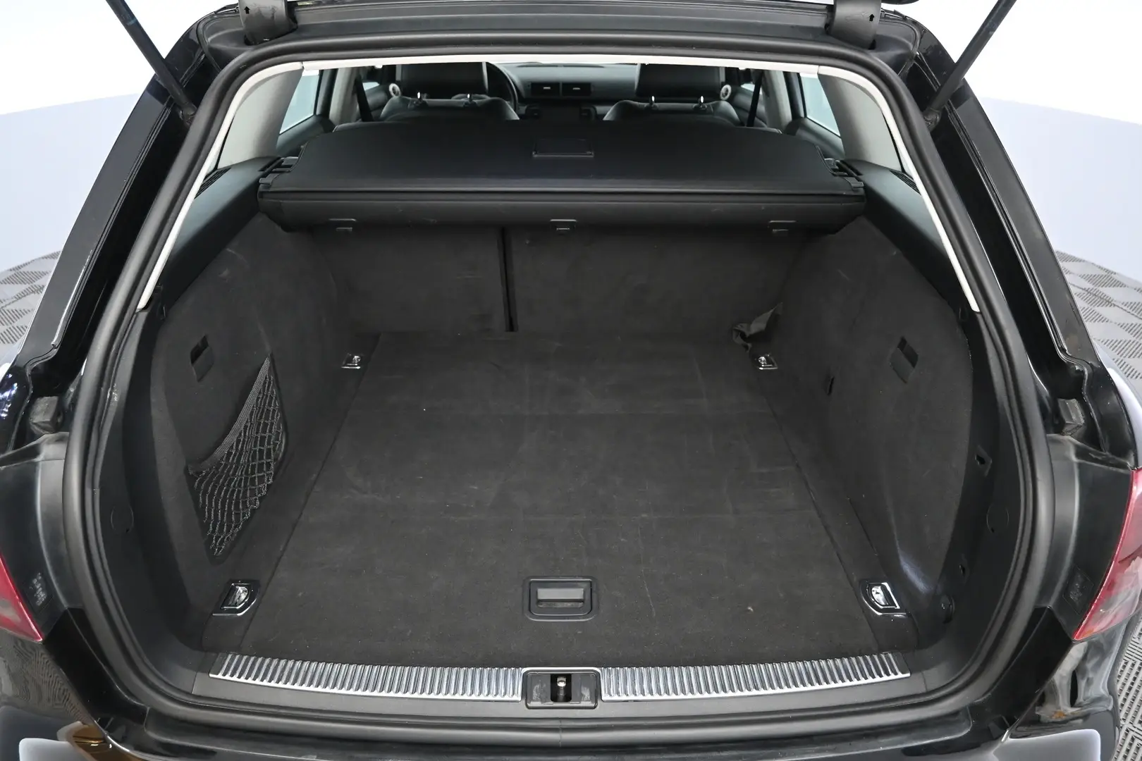 Car Image - 6HSmpHbKU7e9EdlFPpPXf9