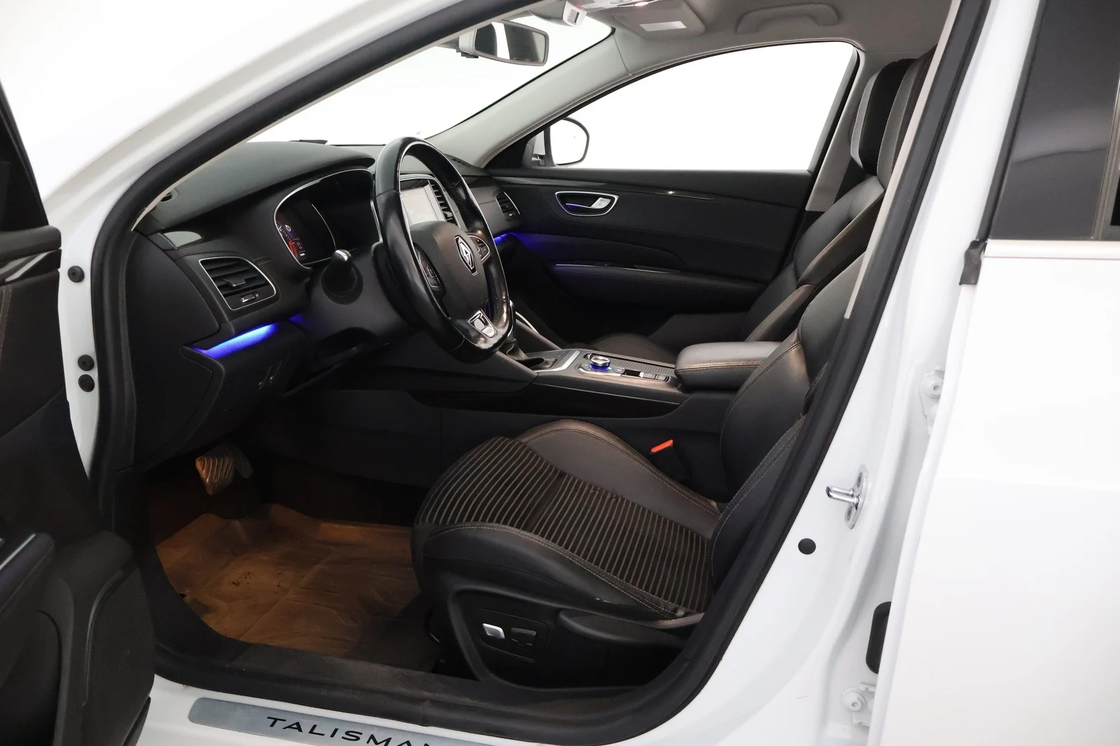 Car Image - 4xSuO3x3NslZ2GvHflZbQe