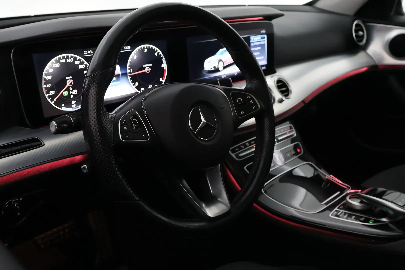 Car Image - 5BMAkzcYoec3y307NCVkXt