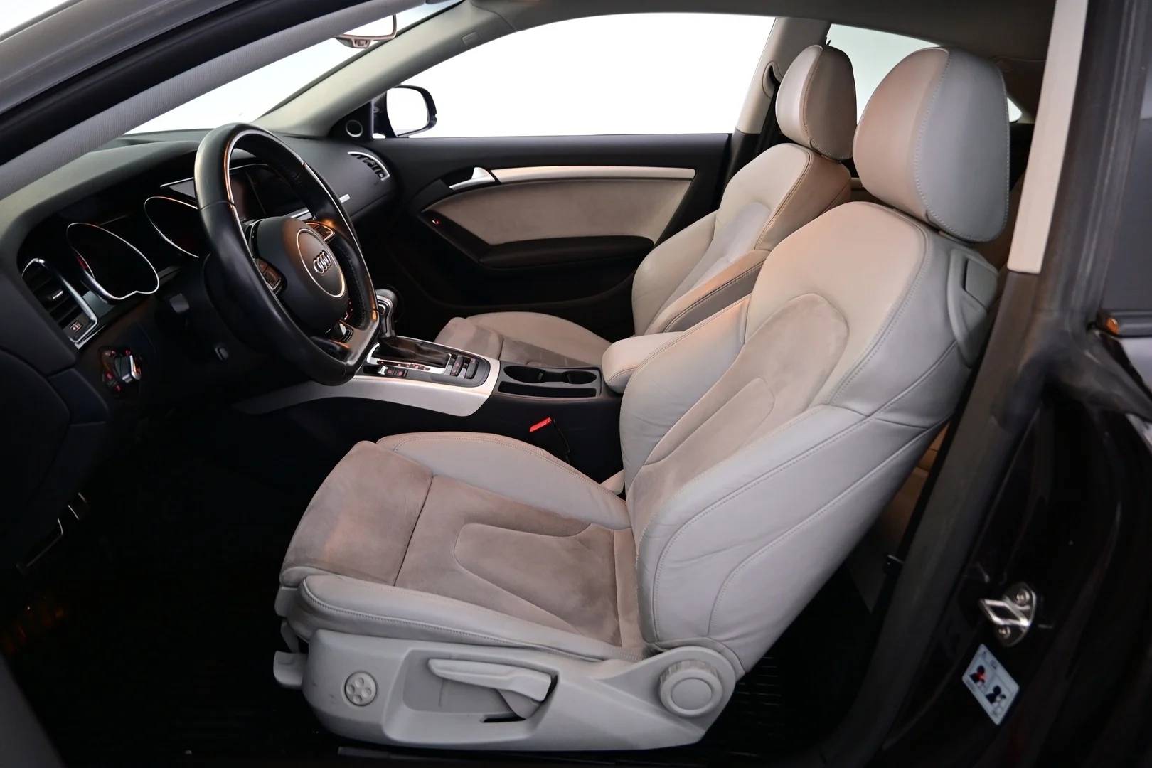 Car Image - 51Y2wSpAGxCjtDTAZN7IBK