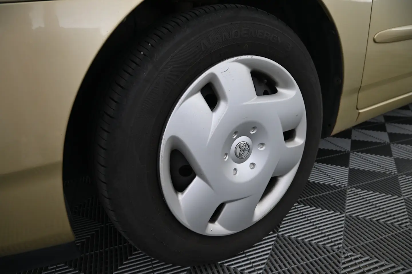 Car Image - 3z5XIPdRKdSnTrwzjjnVur
