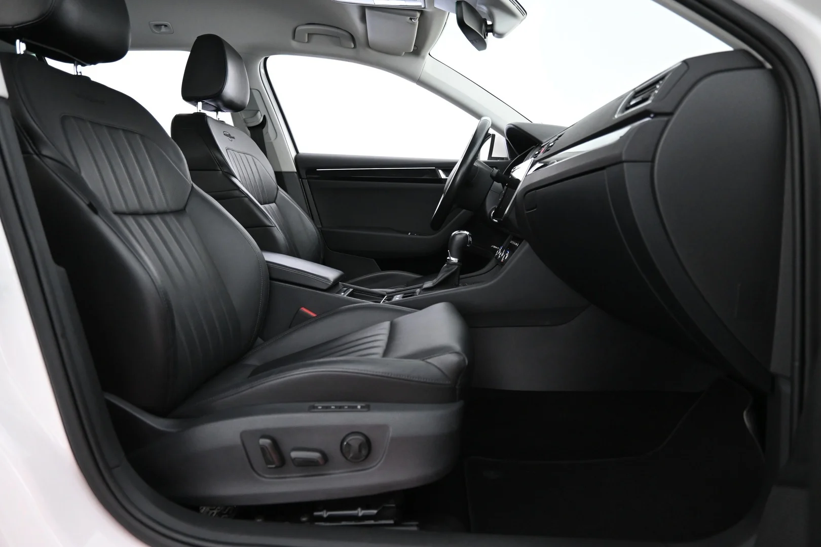 Car Image - 7psH3zEc7lvl0AlSPp0YVG