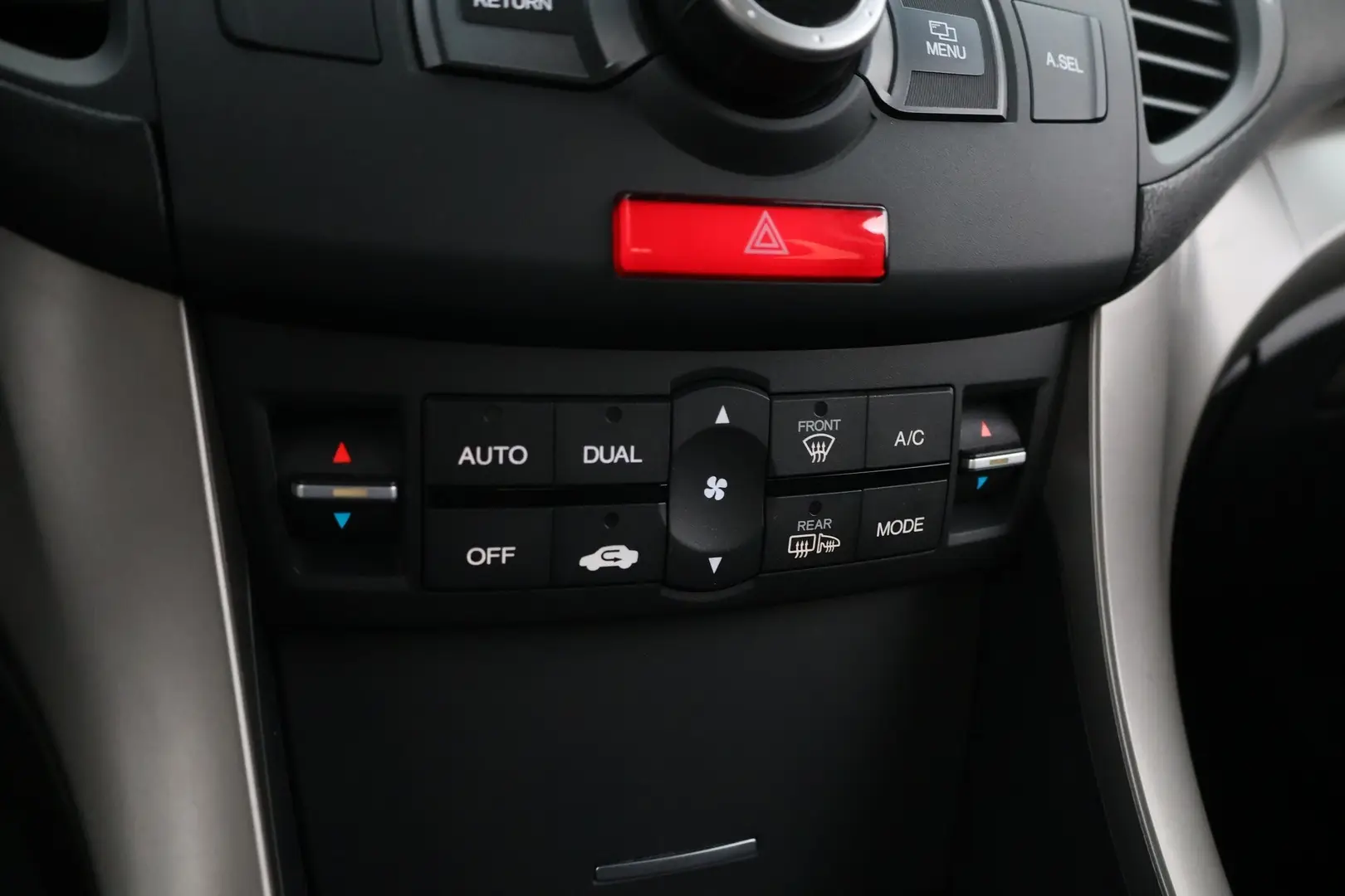 Car Image - 4fqBwTdvK1UcLSPNLM0s63