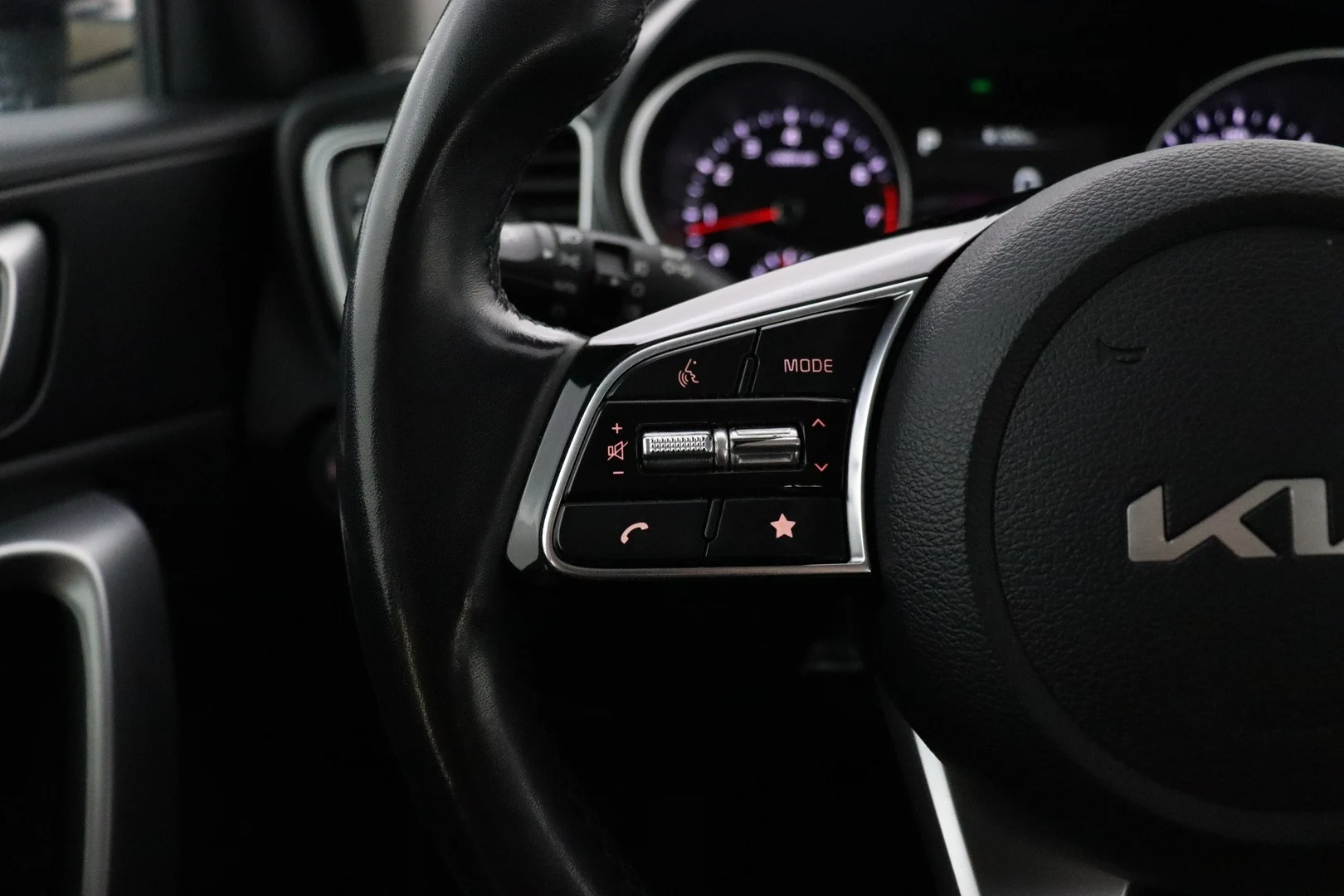 Car Image - 3lmCQnTHmW0NwpyDjke3ki