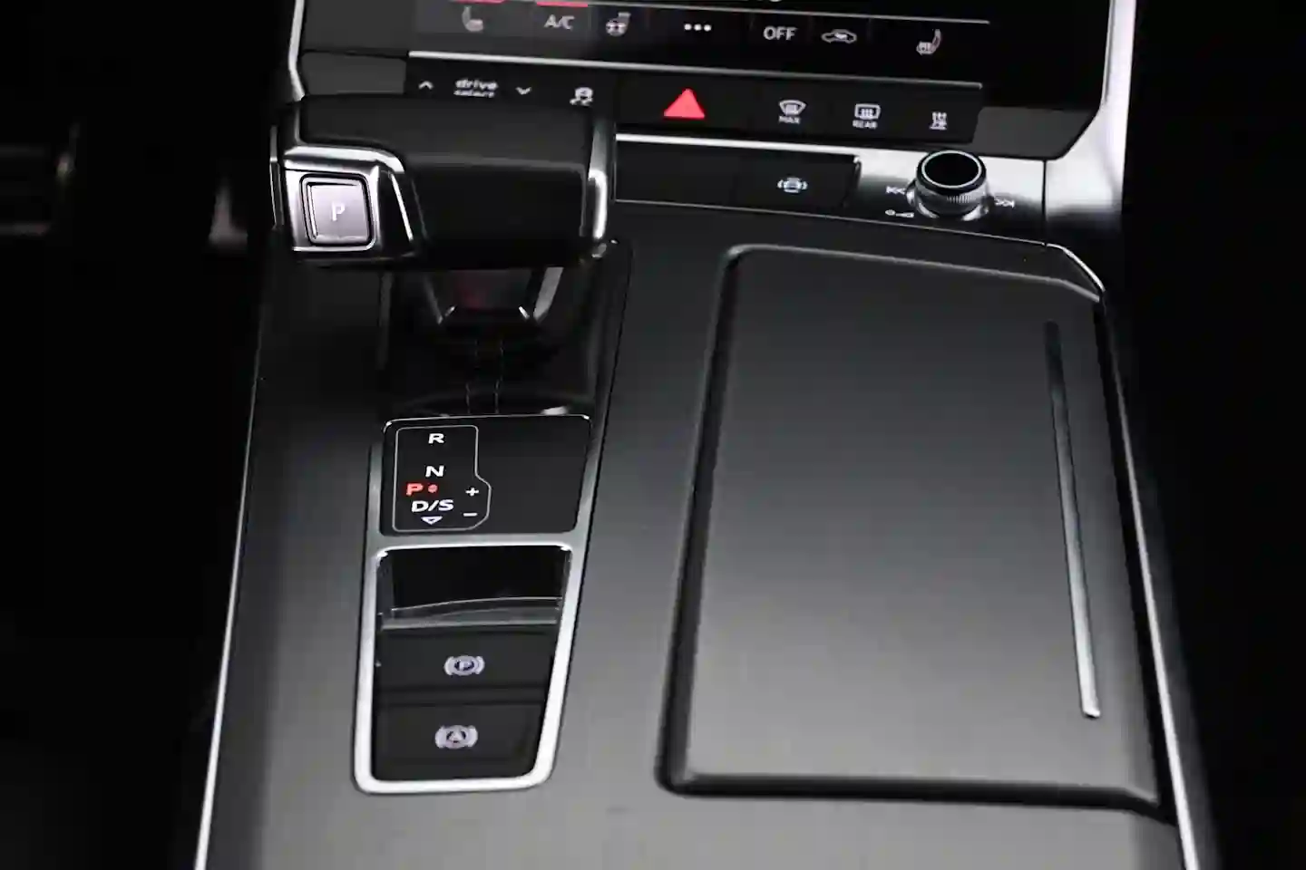 Car Image - DQGC945X4wOgbmkW1apdb