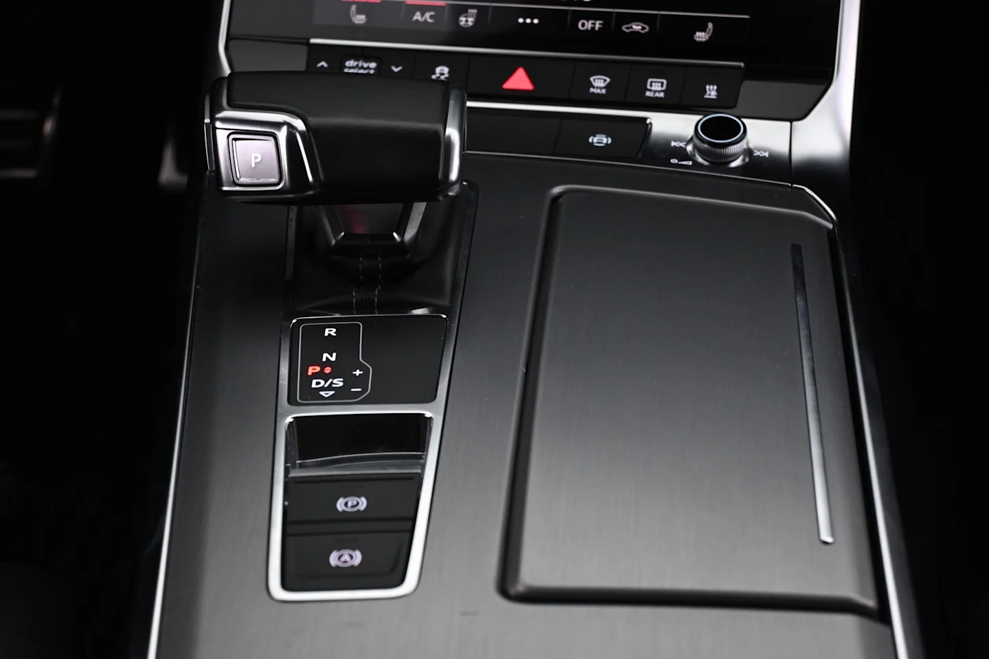 Car Image - DQGC945X4wOgbmkW1apdb