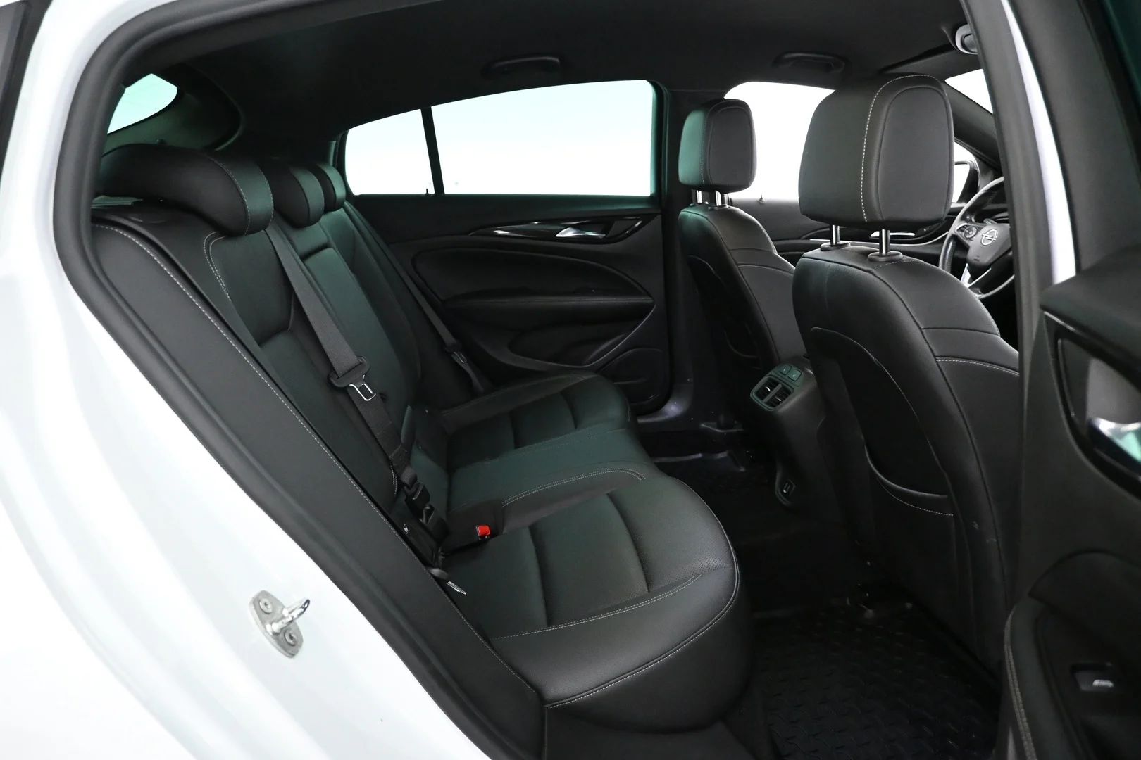 Car Image - 6dk0MuAzFNFlMV9CZBypjh