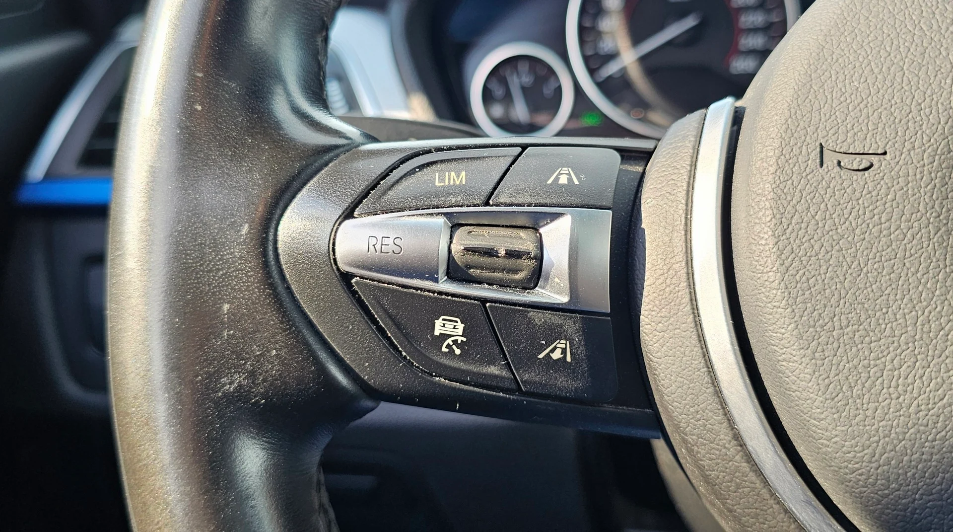 Car Image - 2JbHthMQphIXd1srjTPyvt