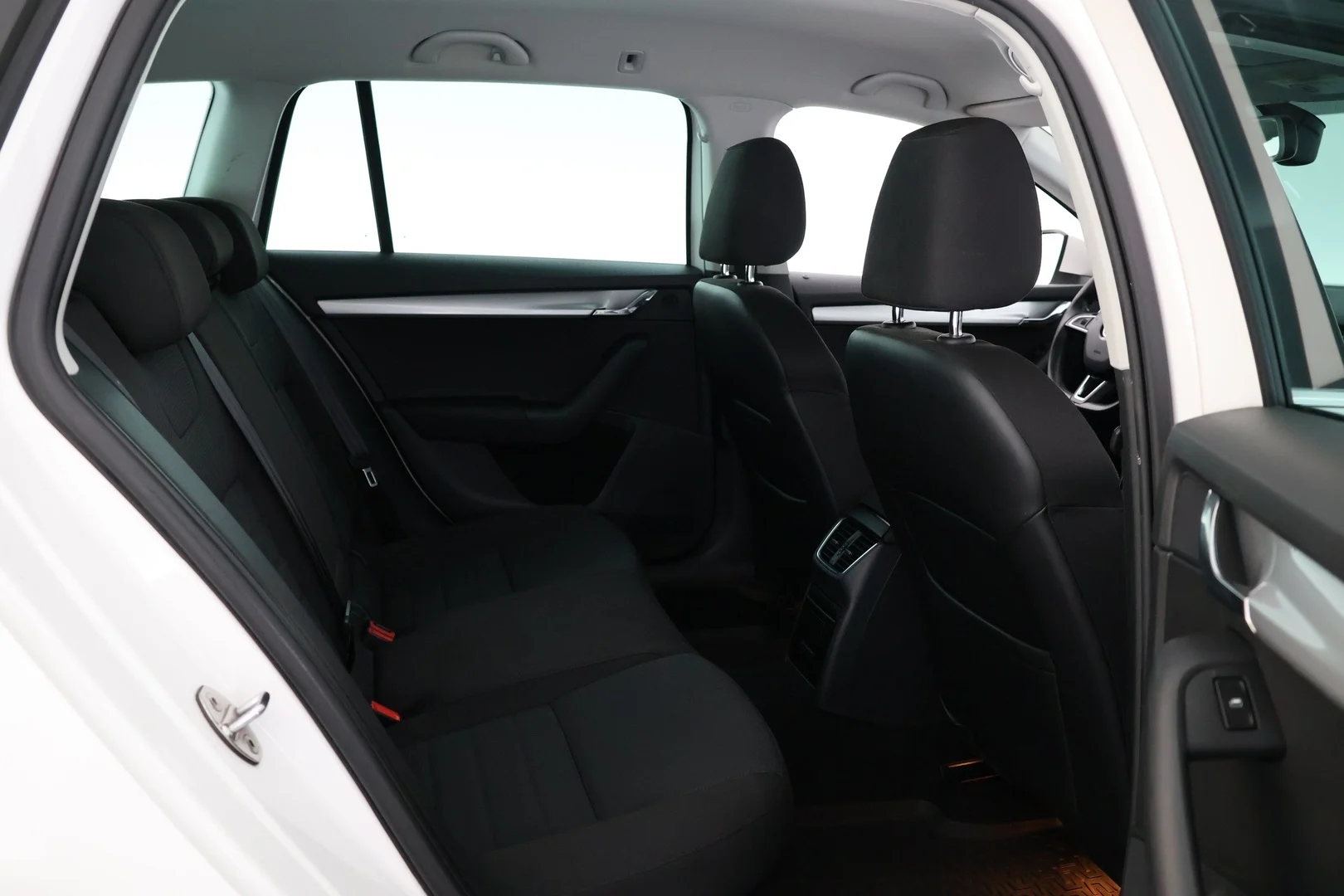 Car Image - 5ekB0ufms4yAJPWe50Z1uF