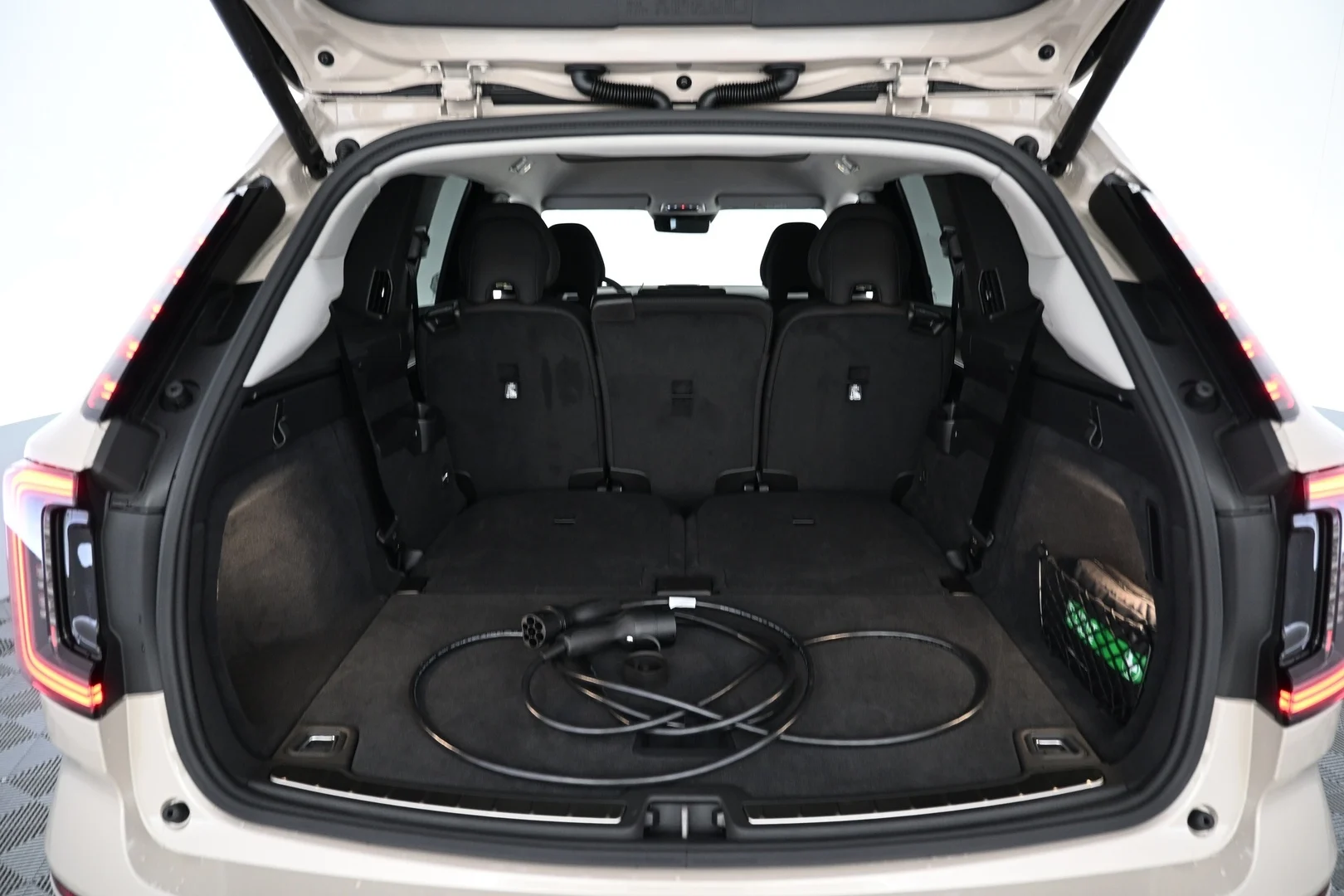 Car Image - 7qjEujmWjAhAIlL4S8YQjF