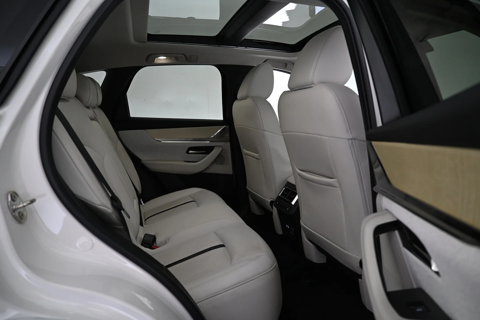Car Image - 2qs86deFWl0ogWfD00aW7D