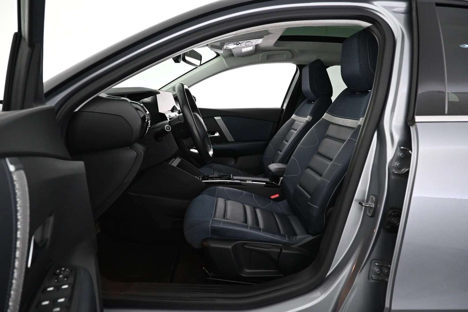 Car Image - 7nGsZryKYXib03CqINPpWz
